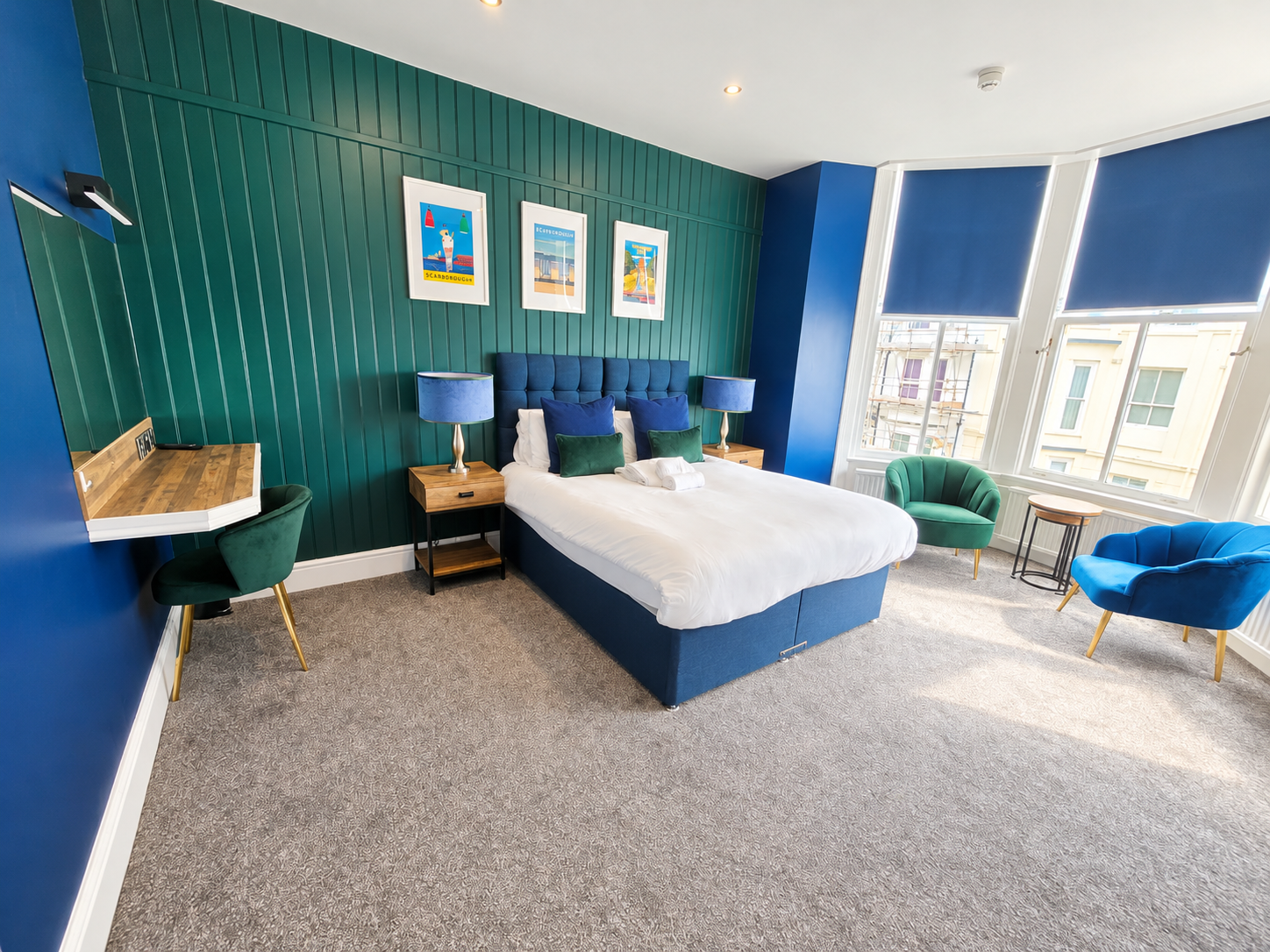 Double room with feature wall